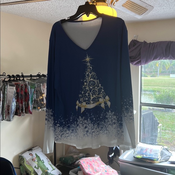 Christmas Graphic Print V Neck T-Shirt - Picture 6 of 7